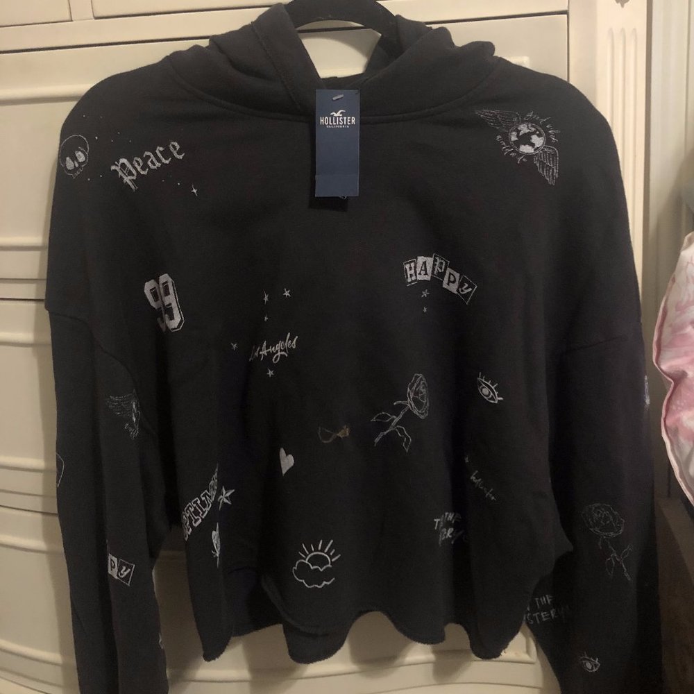 NWT Hollister Large Grey Graphic Cropped Hoodie